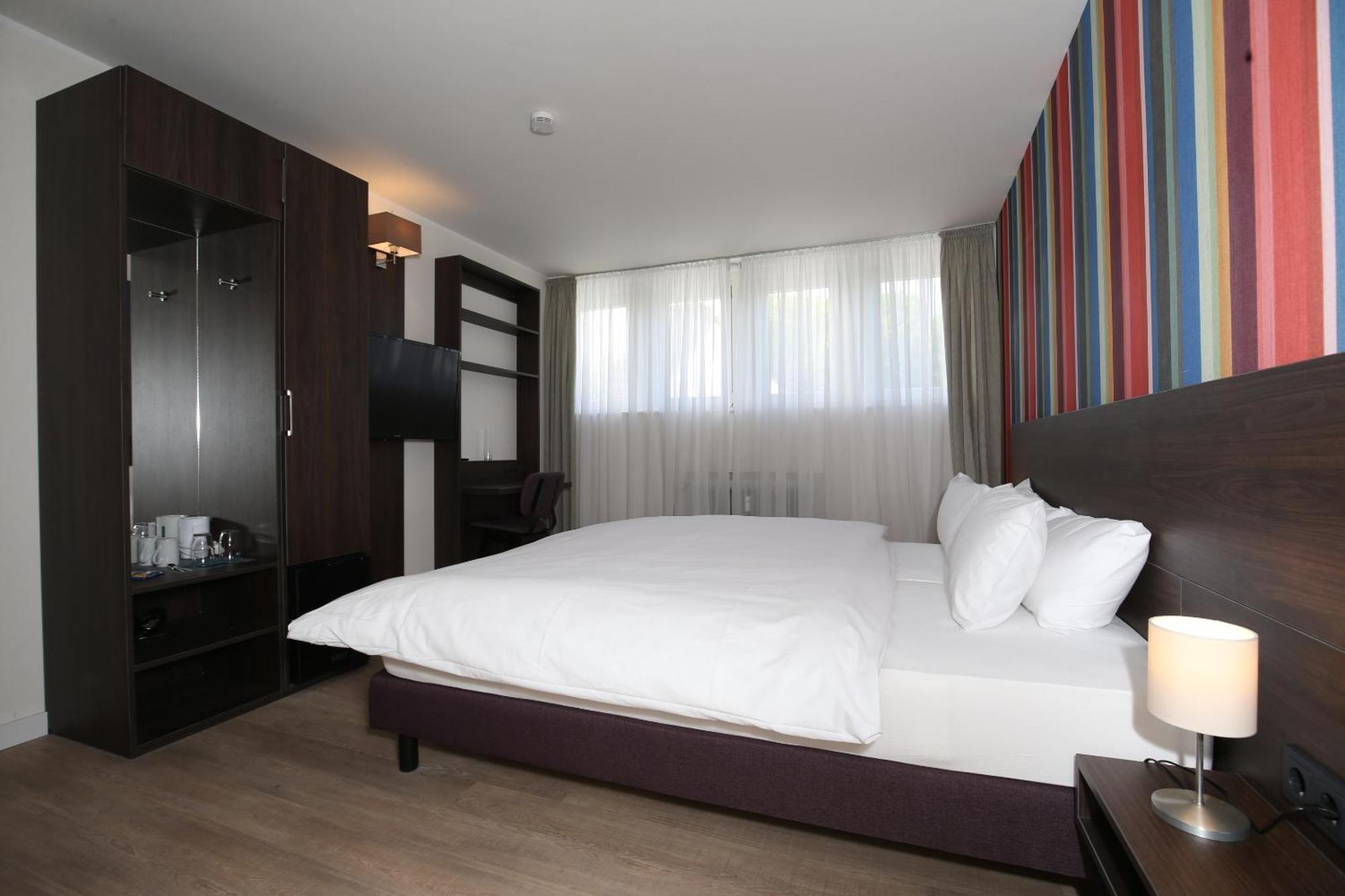 Hotel Faehrhaus Km734 Dusseldorf Phòng bức ảnh