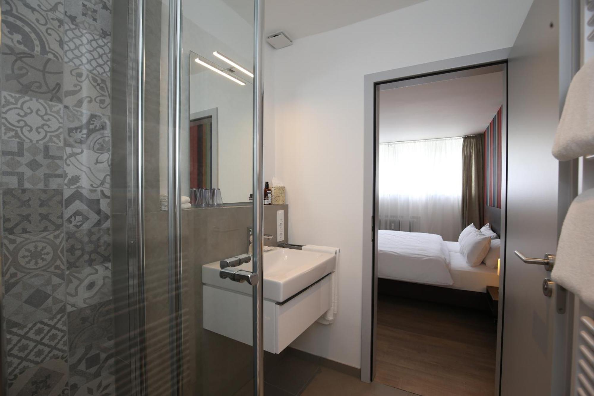 Hotel Faehrhaus Km734 Dusseldorf Phòng bức ảnh