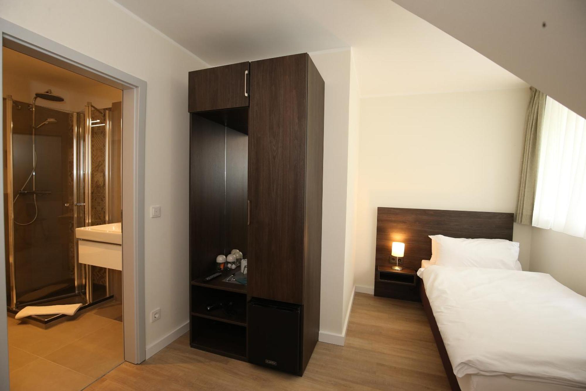 Hotel Faehrhaus Km734 Dusseldorf Phòng bức ảnh
