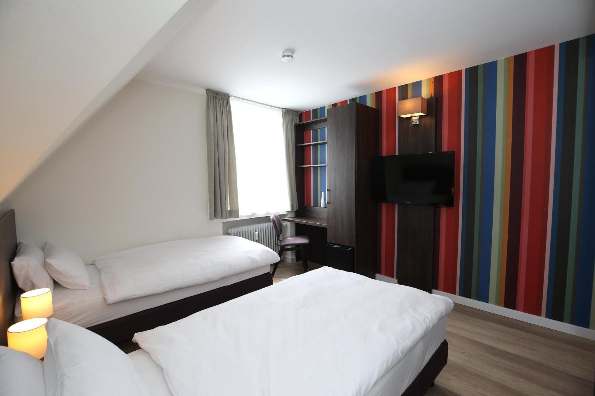 Hotel Faehrhaus Km734 Dusseldorf Phòng bức ảnh