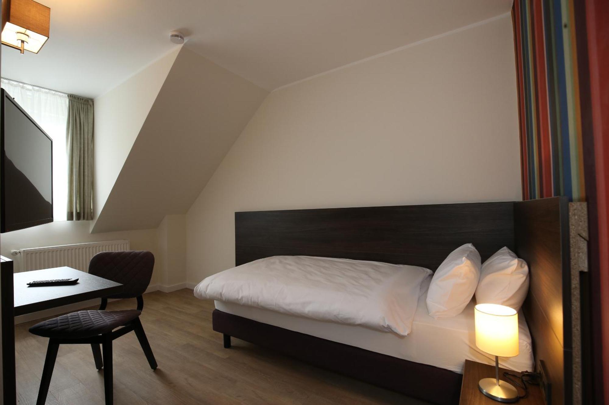 Hotel Faehrhaus Km734 Dusseldorf Phòng bức ảnh