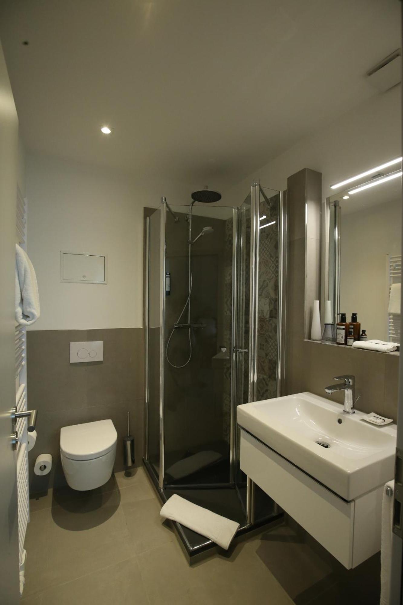 Hotel Faehrhaus Km734 Dusseldorf Phòng bức ảnh